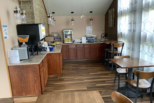  - Days Inn Wauseon - I-80 & I-90, Exit 34