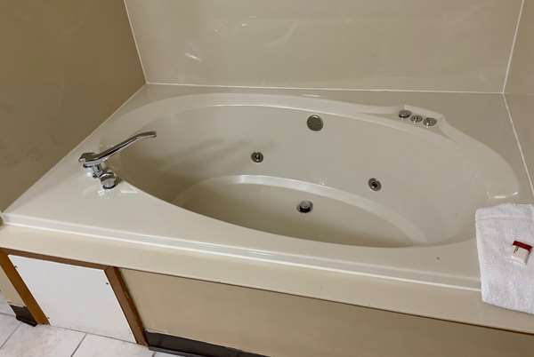  - Days Inn Wauseon - I-80 & I-90, Exit 34