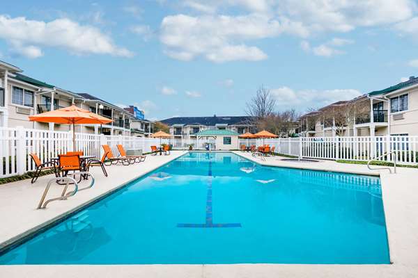Pool - Richmond Inn & Suites LSU Baton Rouge - I-10, Exit 158