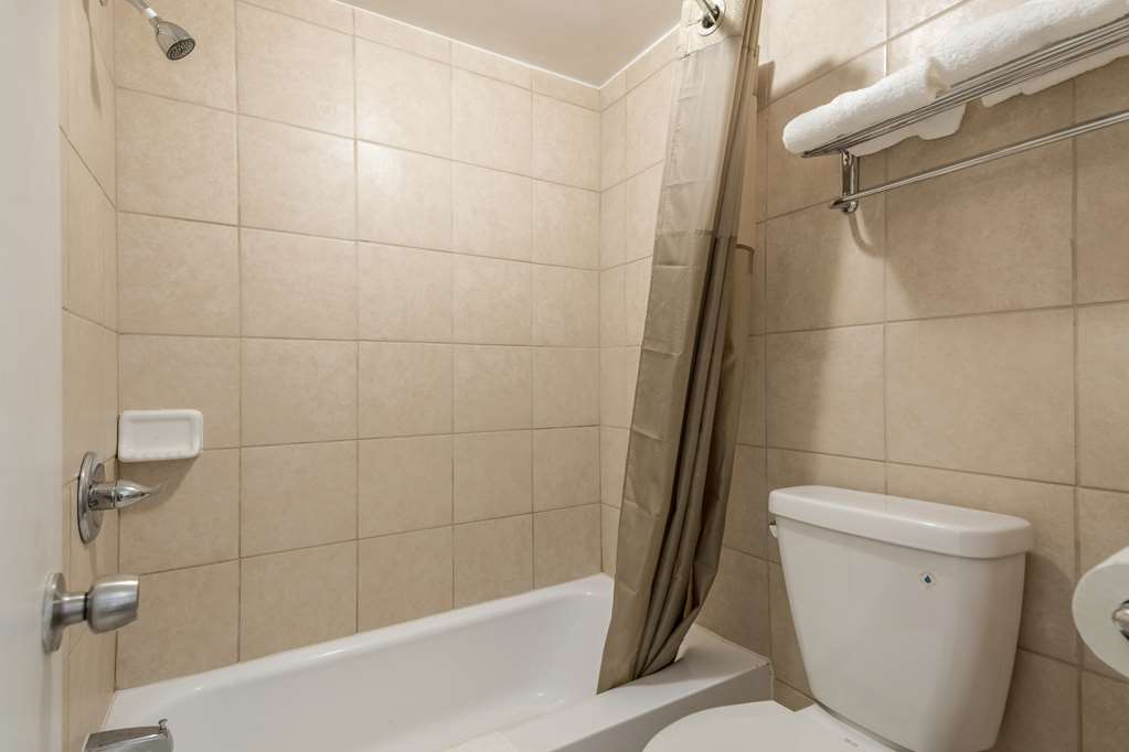 MOTEL 6 SCHENECTADY, NY-guestroom-Guest Room,Bathroom,On-Site.jpg