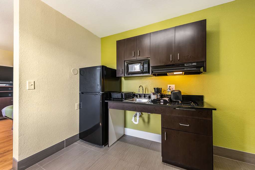 STUDIO 6 MONROE - WEST MONROE-guestroom-Guest Room,Guest Room Amenity,On-Site.jpg