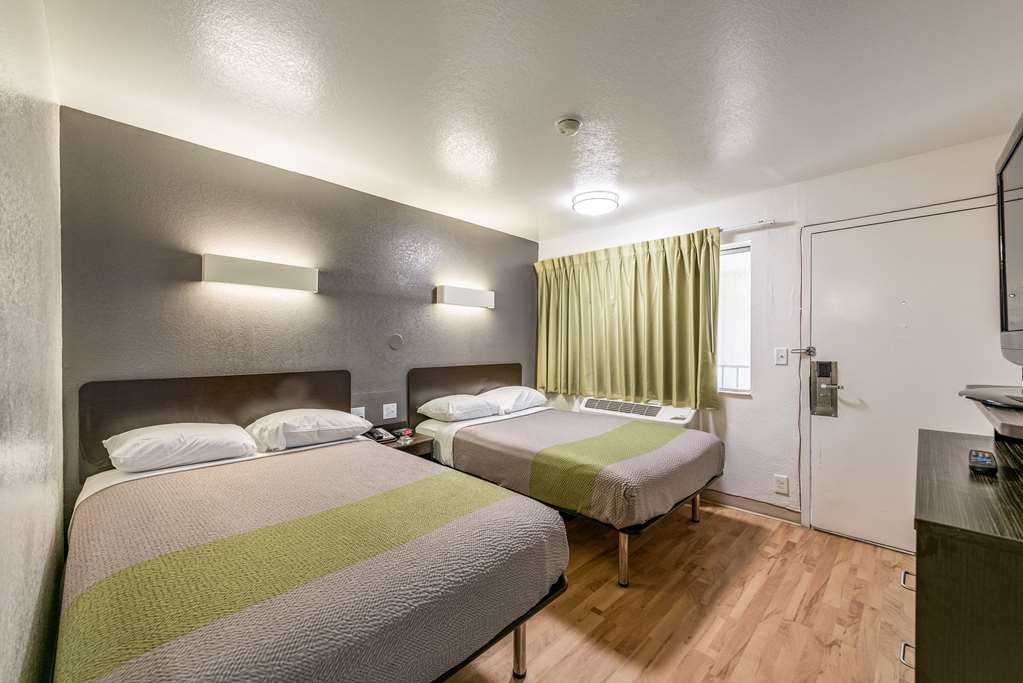 STUDIO 6 MONROE - WEST MONROE-guestroom-Guest Room,On-Site.jpg