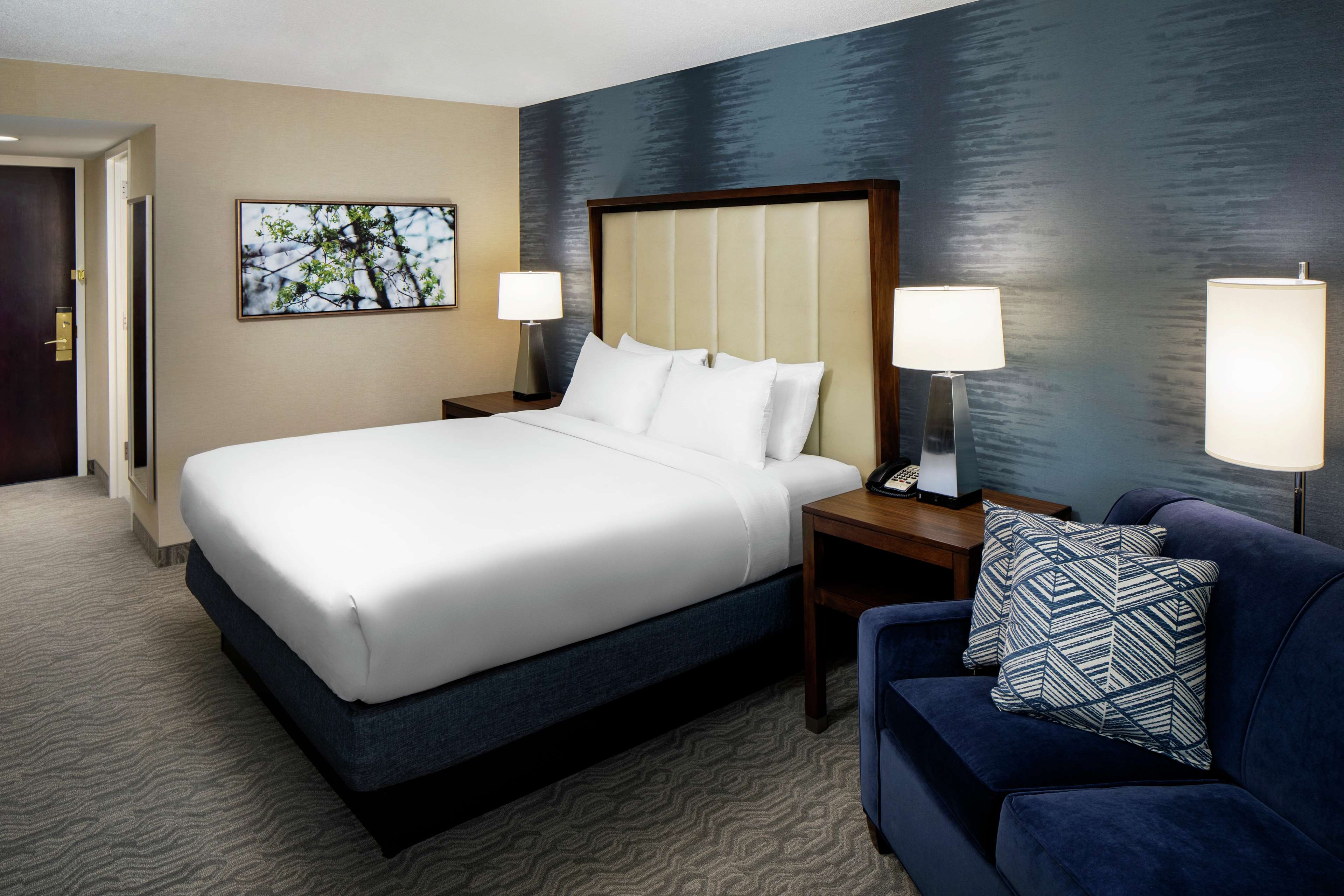 DoubleTree by Hilton Nashua Room Type - 1 KING BED HEARING ACCESS