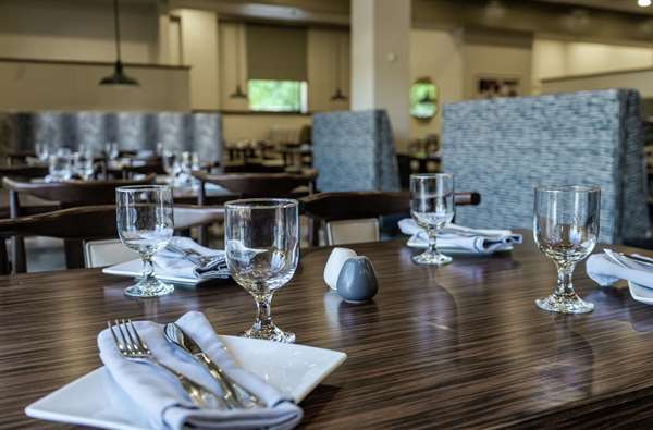 Restaurant - DoubleTree by Hilton Hotel Nashua