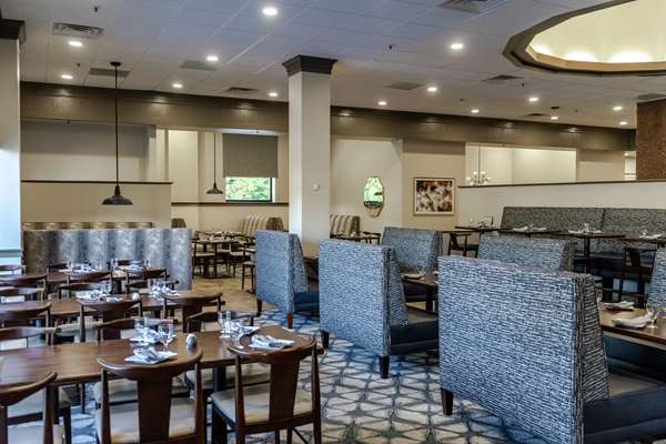 Restaurant - DoubleTree by Hilton Hotel Nashua