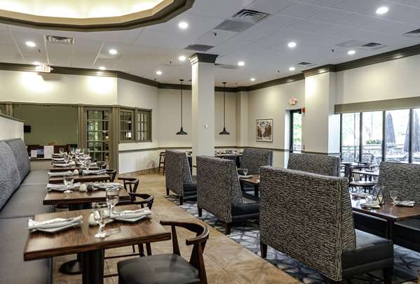 Restaurant - DoubleTree by Hilton Hotel Nashua