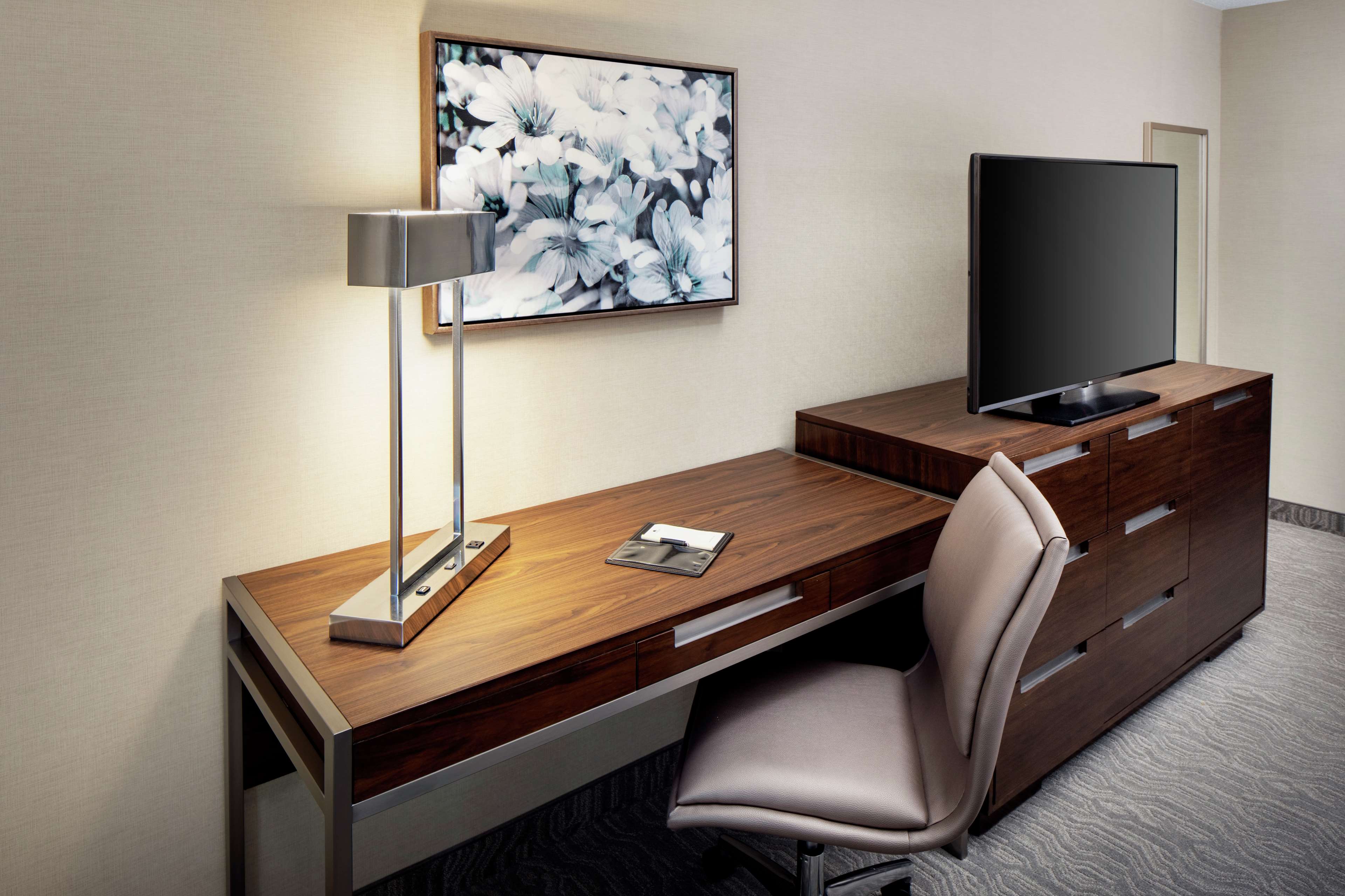 DoubleTree by Hilton Nashua Room Type - 2 QUEENS HEARING ACCESS