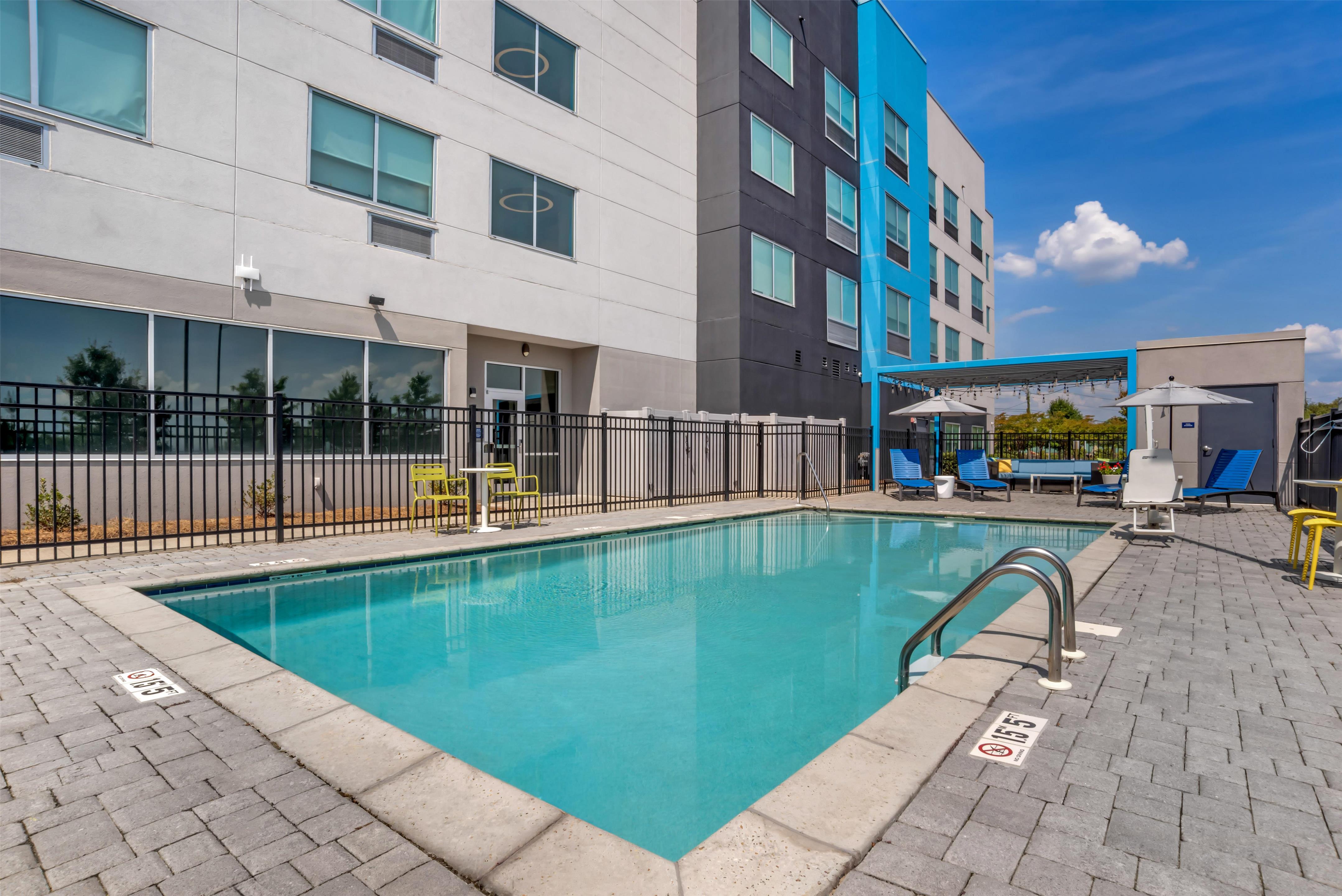 Pool | Tru by Hilton Auburn