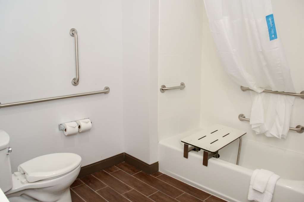 Hampton Inn & Suites Lafayette Medical Center, CO Room Type - 1 KNG ACC TUB SOFABED NS