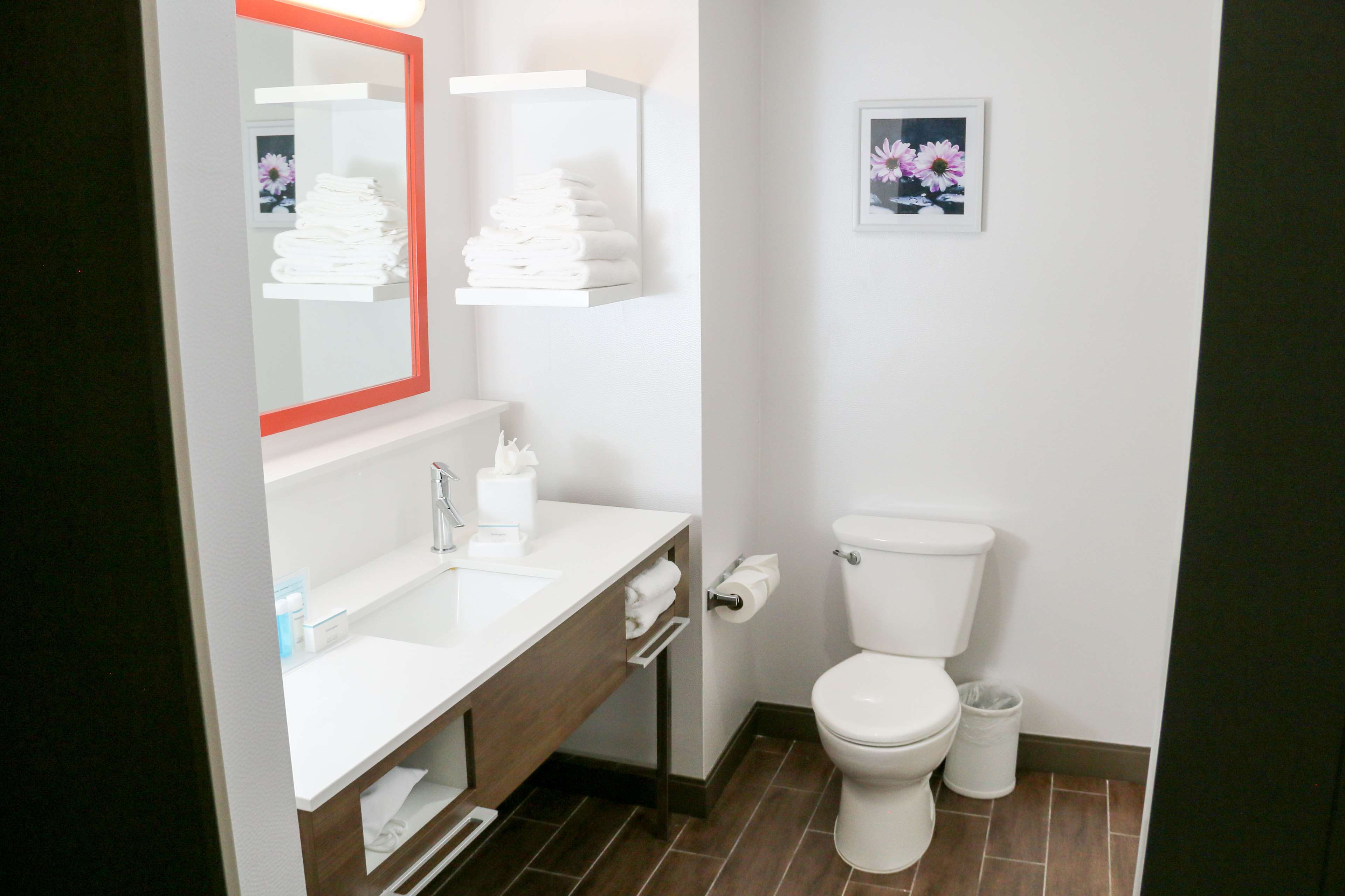 Hampton Inn & Suites Lafayette Medical Center, CO - Tap to explore photos
