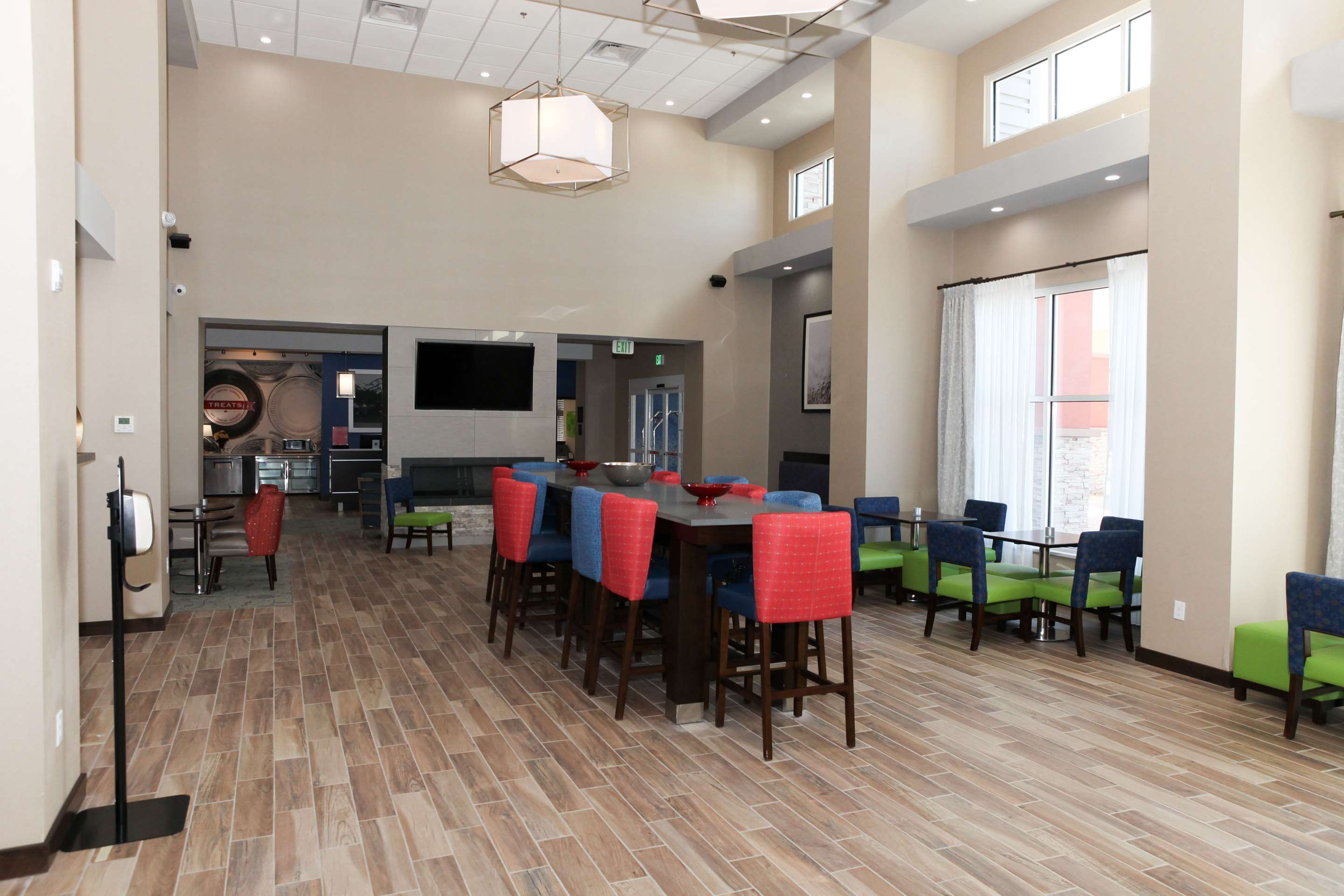 Lobby | Hampton Inn & Suites Lafayette Medical Center, CO