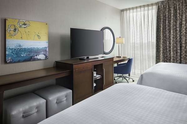  - Hampton Inn & Suites Glenpointe Teaneck - I-95, Exit 70