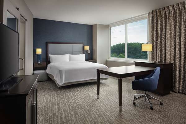  - Hampton Inn & Suites Glenpointe Teaneck - I-95, Exit 70