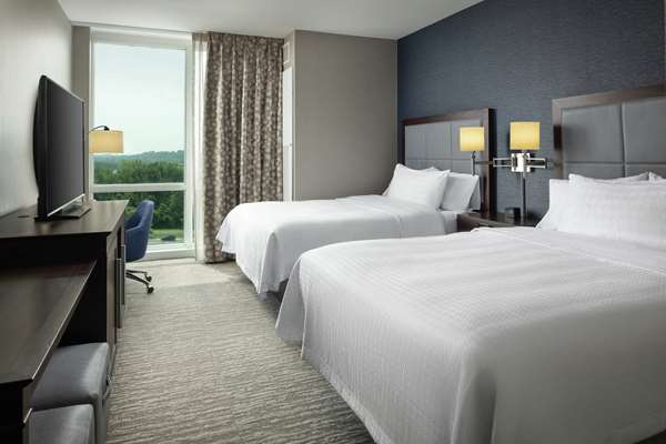  - Hampton Inn & Suites Glenpointe Teaneck - I-95, Exit 70