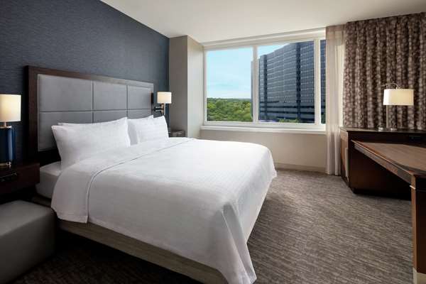  - Hampton Inn & Suites Glenpointe Teaneck - I-95, Exit 70