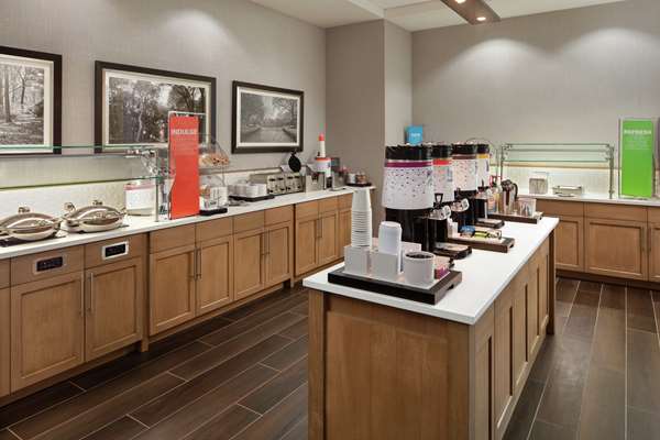 Amenities - Hampton Inn & Suites Glenpointe Teaneck - I-95, Exit 70