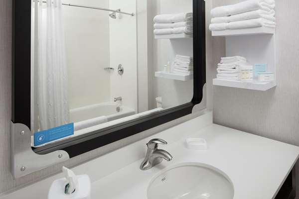  - Hampton Inn & Suites Glenpointe Teaneck - I-95, Exit 70