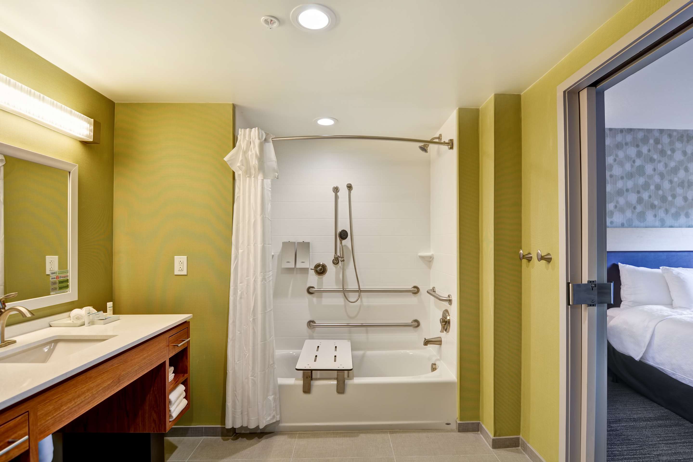 Guest room bath