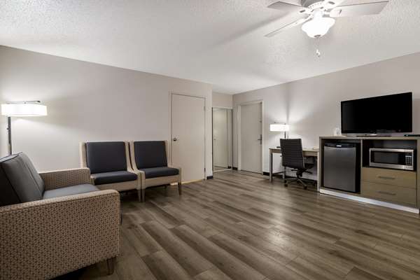 Suite - SureStay Hotel by Best Western Grants - I-40, Exit 85