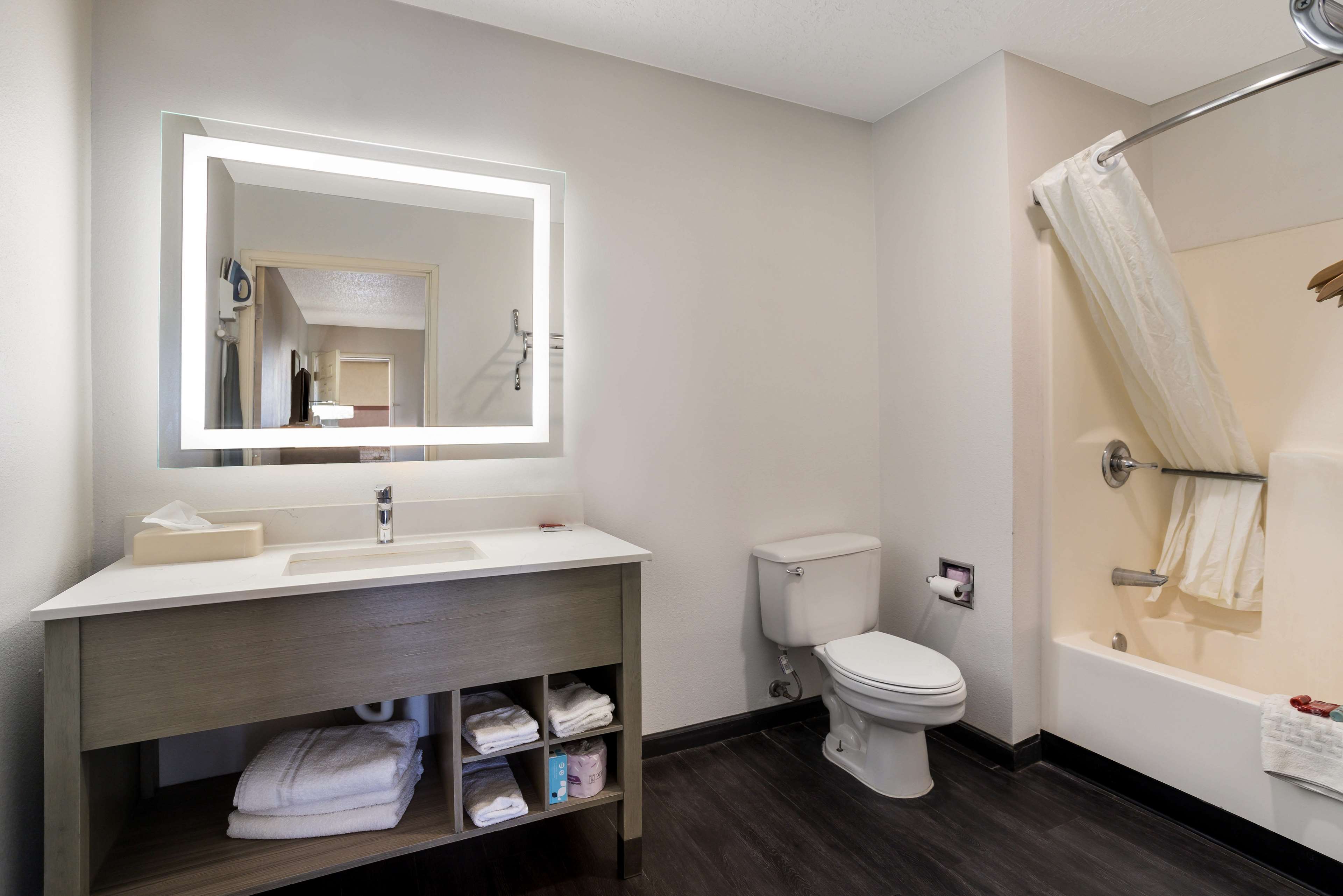 SureStay Hotel by Best Western Grants Room Type - 1 King Bed, Non-Smoking, Microwave And Refrigerator, Flat Screen Television, High Speed Internet Acc SureStay Hotel by Best Western Grants Room Type - 1 King Bed, Non-Smoking, Microwave And Refrigerator, Flat Screen Television, High Speed Internet Acc