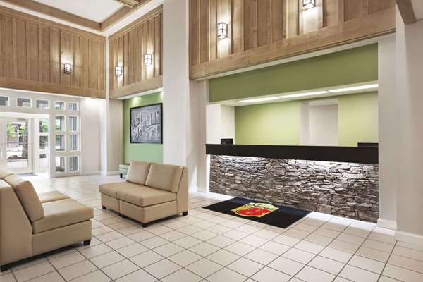  - Super 8 Hotel Cherokee