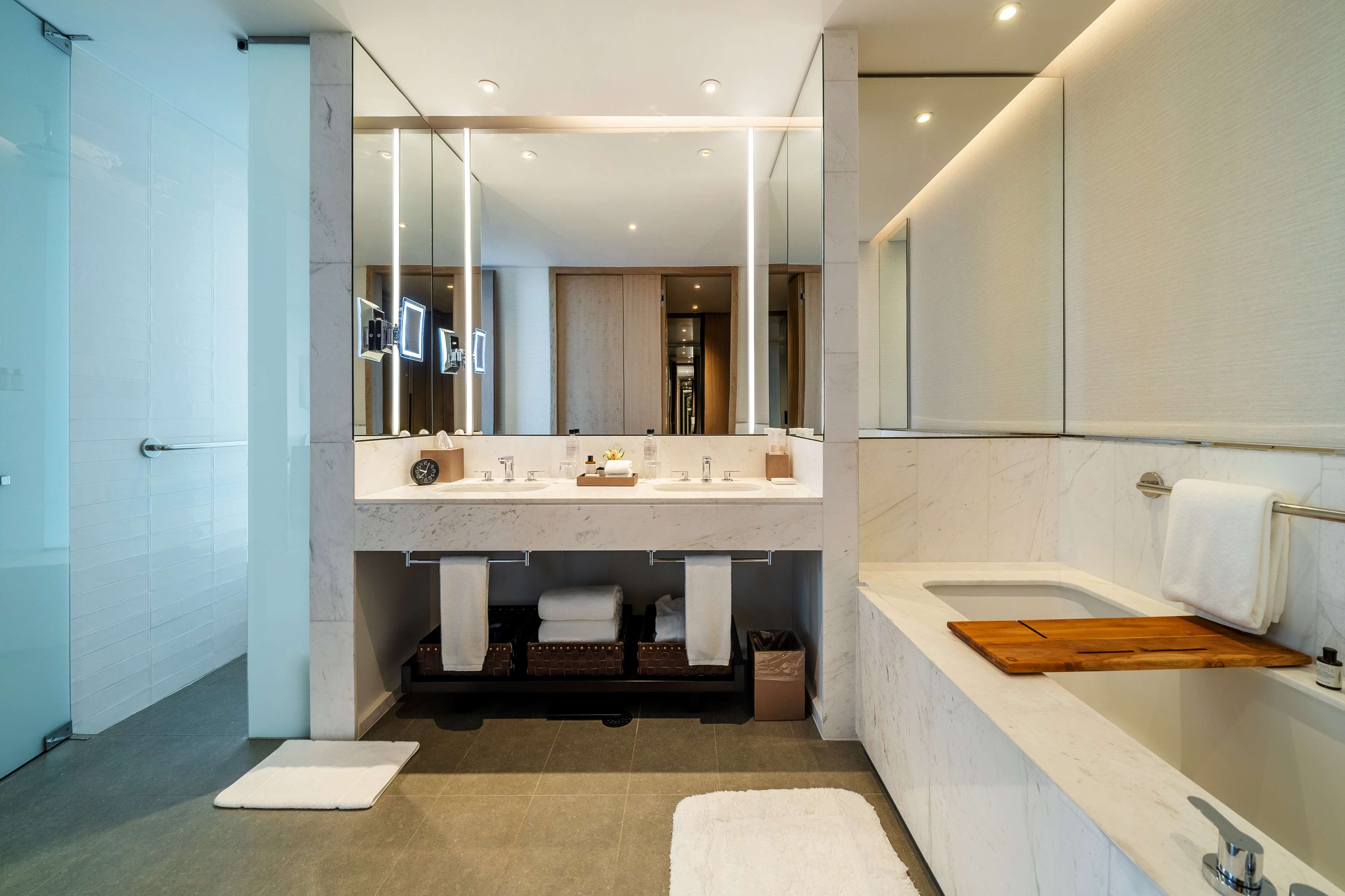 Grand Hyatt Bogota Room Type - Andes View Corner Suite King Bed