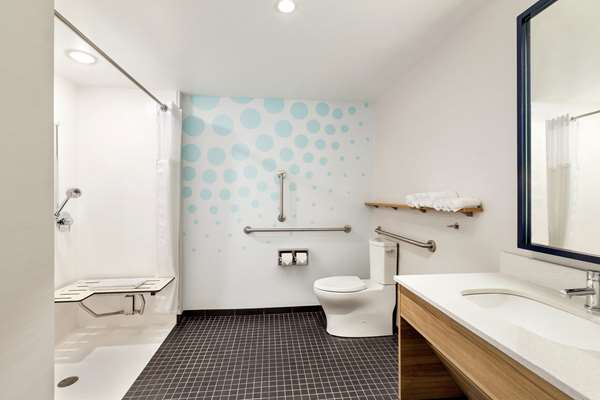  - Tru by Hilton Hotel East Wichita