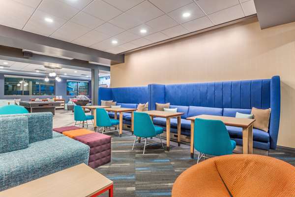  - Tru by Hilton Hotel West Madison