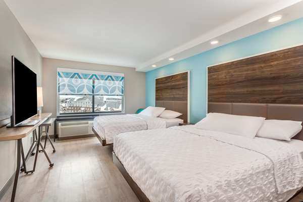  - Tru by Hilton Hotel West Madison