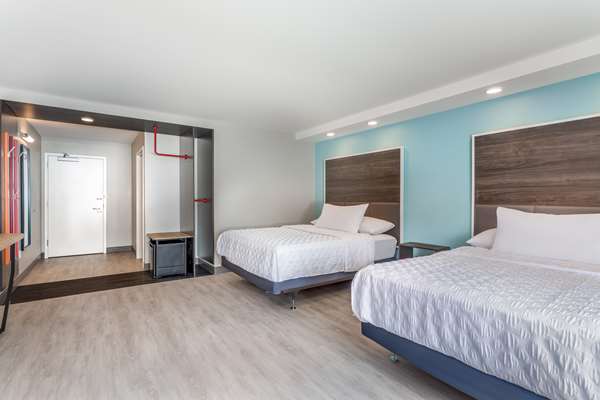  - Tru by Hilton Hotel West Madison