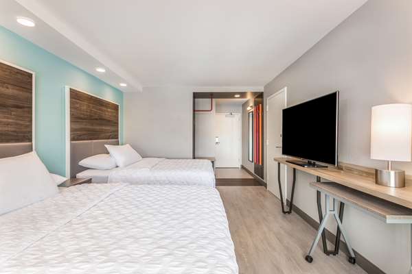  - Tru by Hilton Hotel West Madison