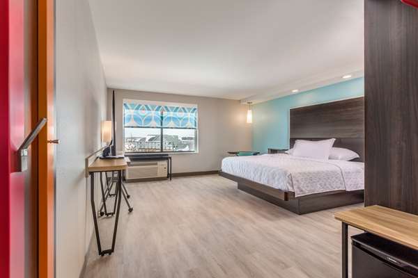  - Tru by Hilton Hotel West Madison