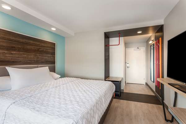  - Tru by Hilton Hotel West Madison