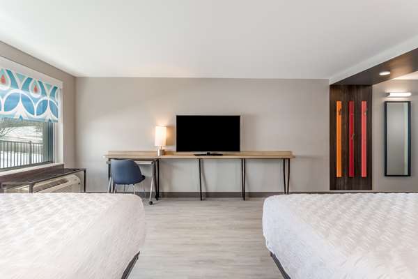  - Tru by Hilton Hotel West Madison