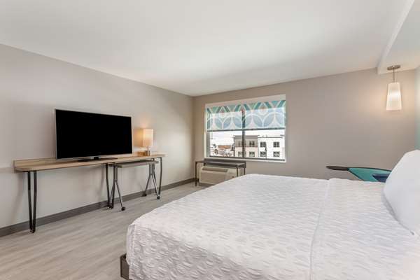  - Tru by Hilton Hotel West Madison