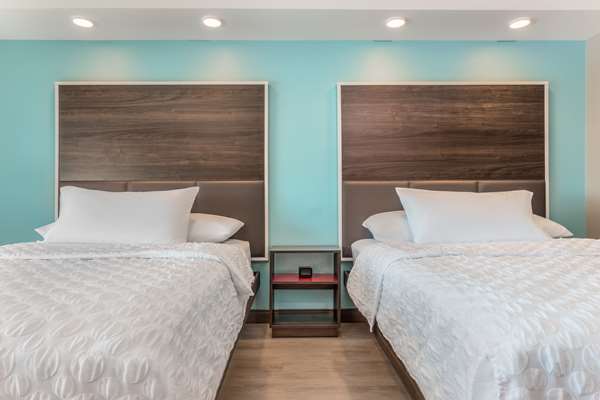  - Tru by Hilton Hotel West Madison