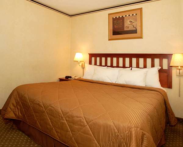 Suite - Red Lion Inn & Suites Long Island City Queens