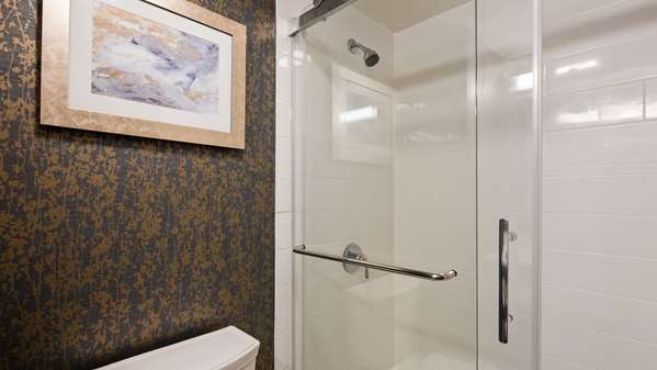  - Best Western Plus Landmark Hotel Laconia