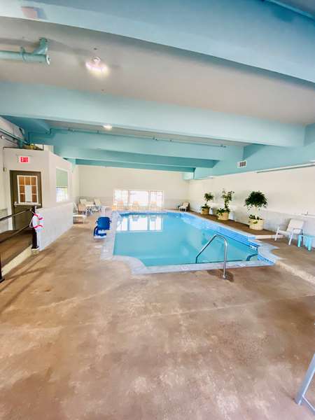 Pool - Best Western Plus Landmark Hotel Laconia