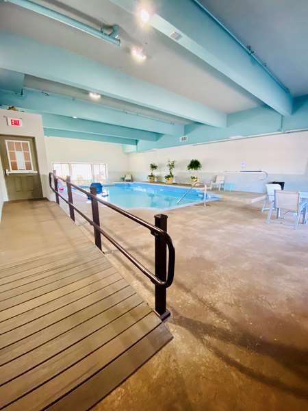 Pool - Best Western Plus Landmark Hotel Laconia