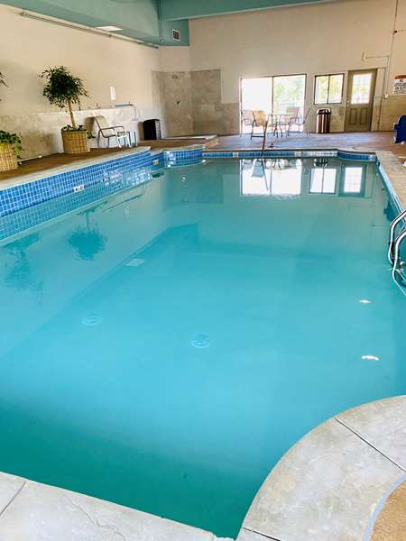 Pool - Best Western Plus Landmark Hotel Laconia