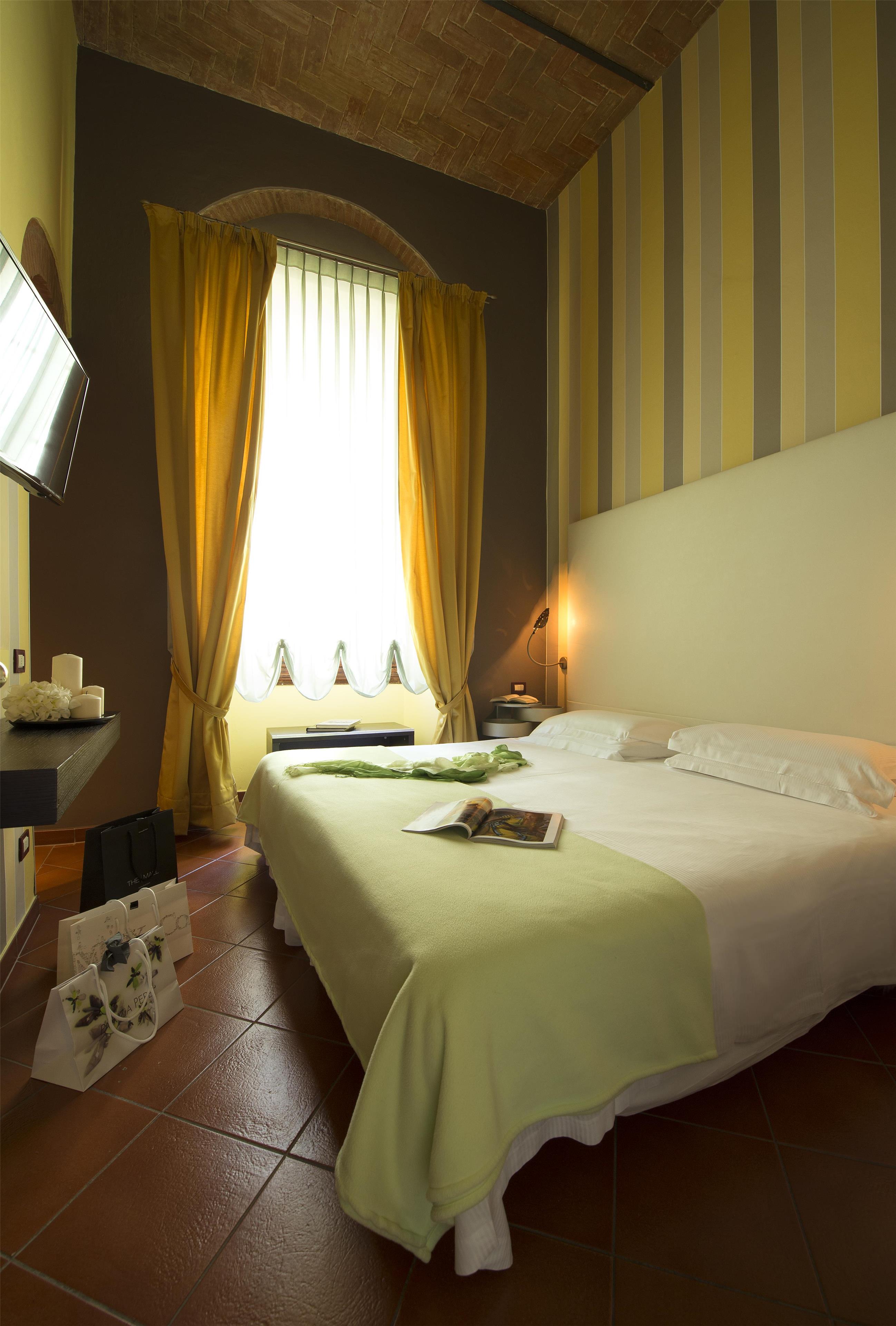 De La Pace, Sure Hotel Collection by Best Western - Tap to explore photos