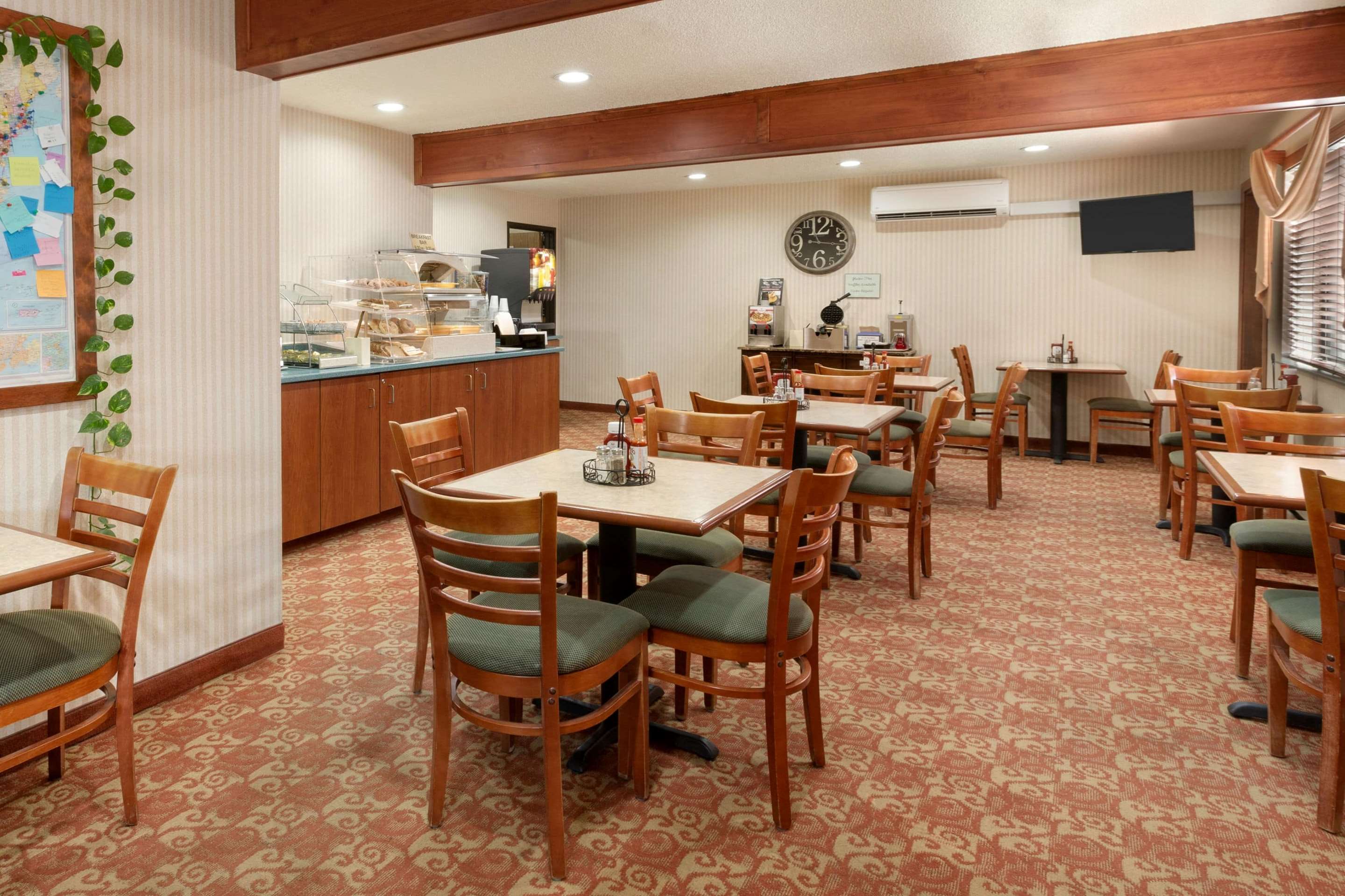 Breakfast Area | Baymont by Wyndham Whitefish
