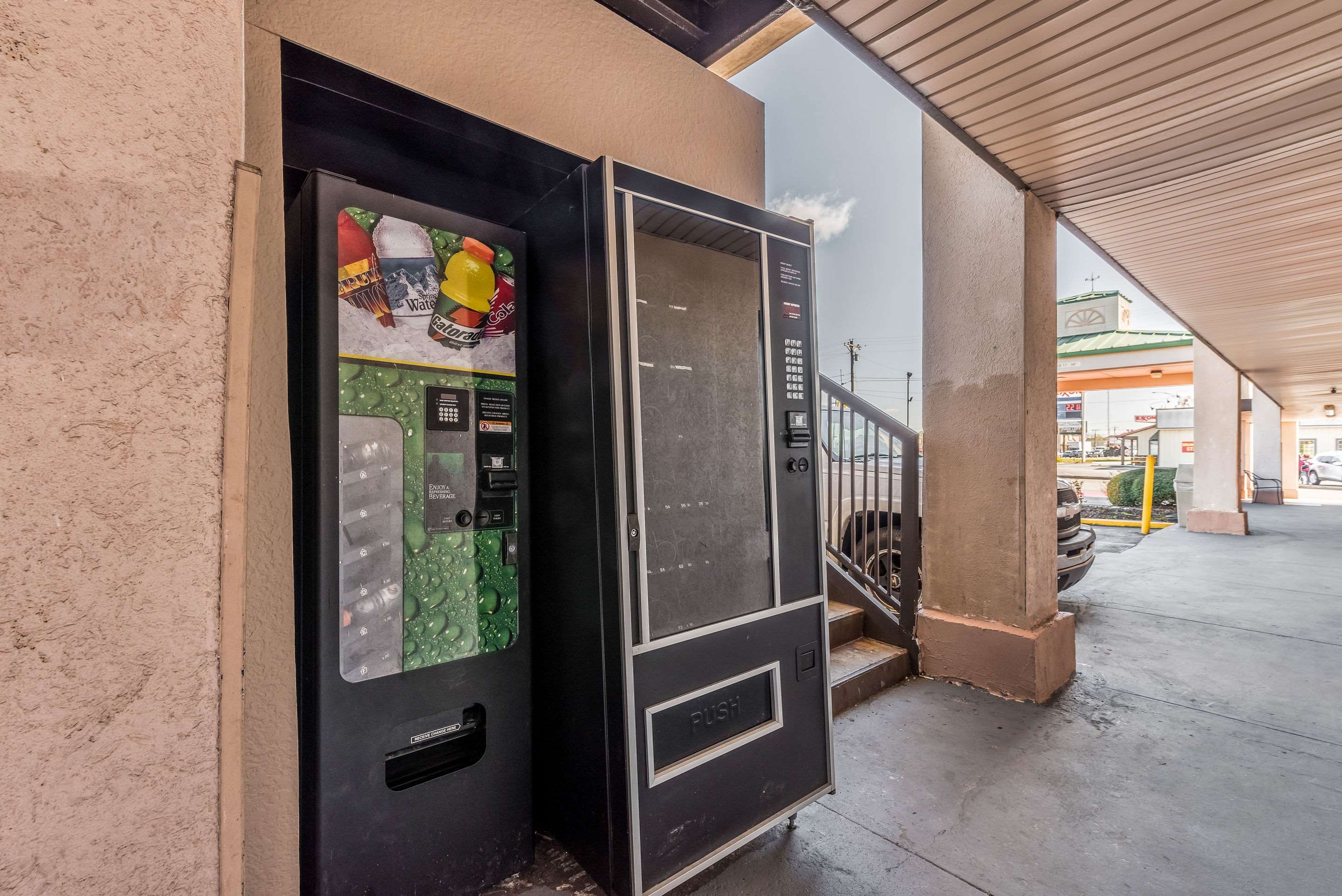 Hotel vending area | Econo Lodge