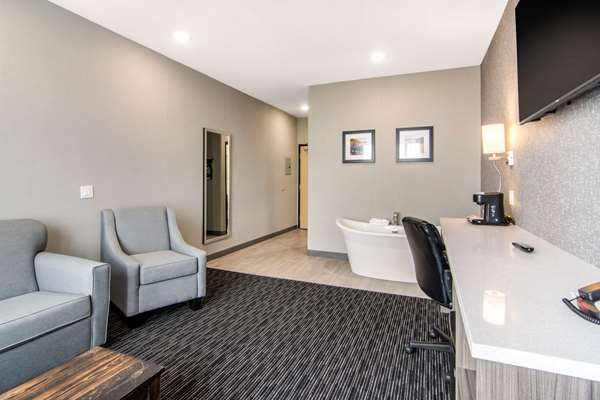 Suite - Comfort Inn & Suites North Battleford