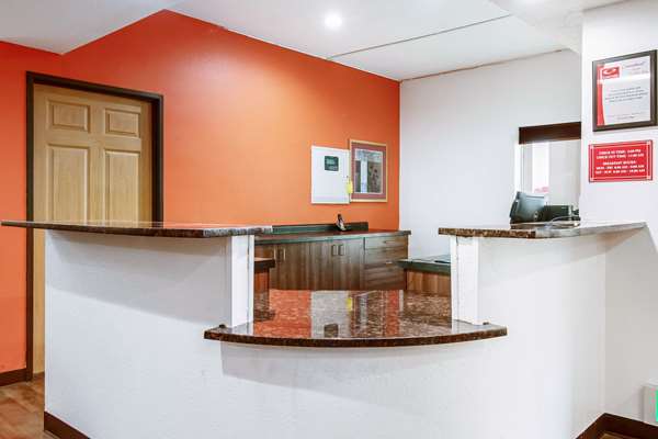  - Econo Lodge Franklin - I-65, Exit 90