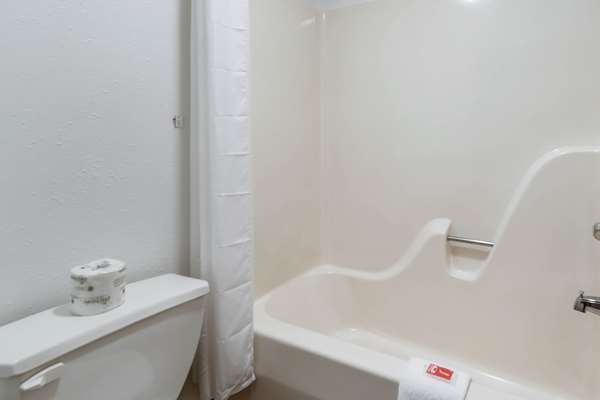  - Econo Lodge Franklin - I-65, Exit 90