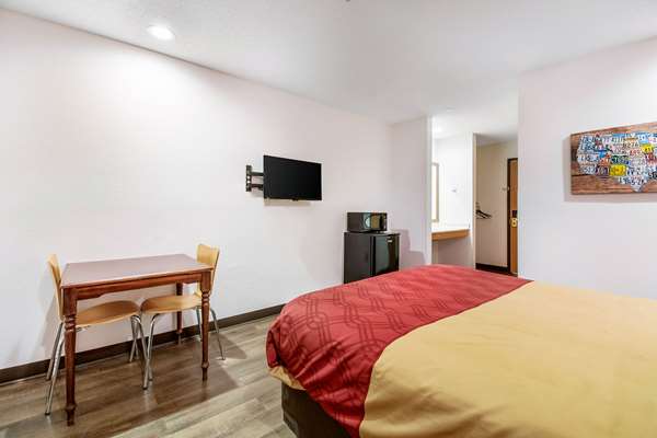  - Econo Lodge Franklin - I-65, Exit 90