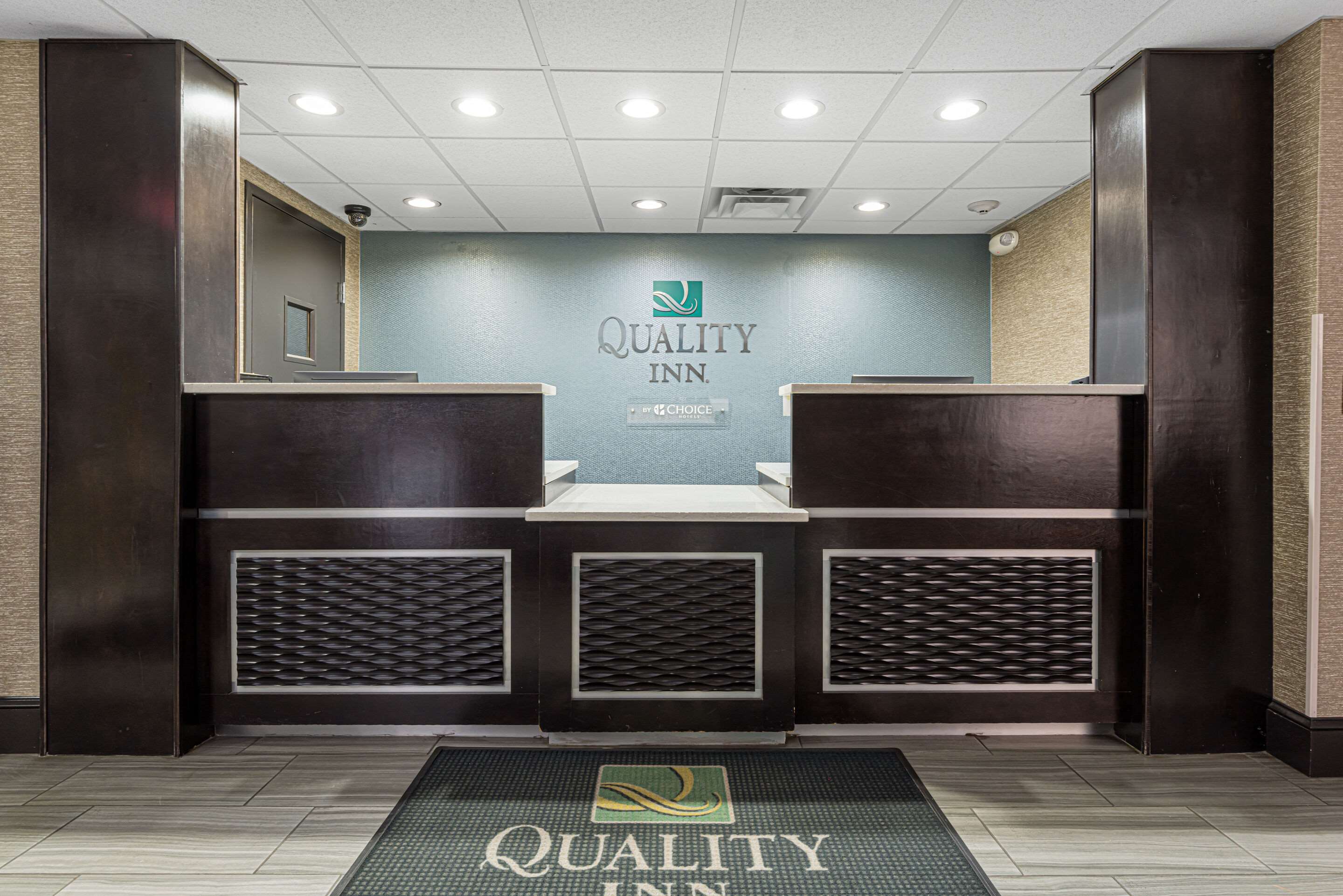 Front desk | Quality Inn Asheville Downtown Tunnel Rd