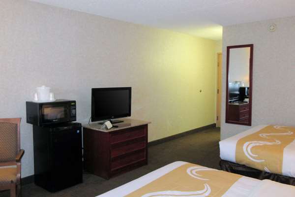  - Quality Inn & Suites University of New Mexico Albuquerque - I-40, Exit 159A & 159D